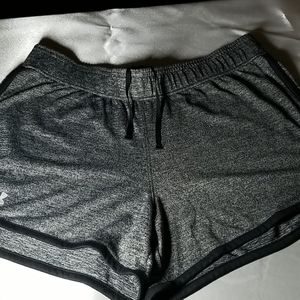 Under Armour - Shorts